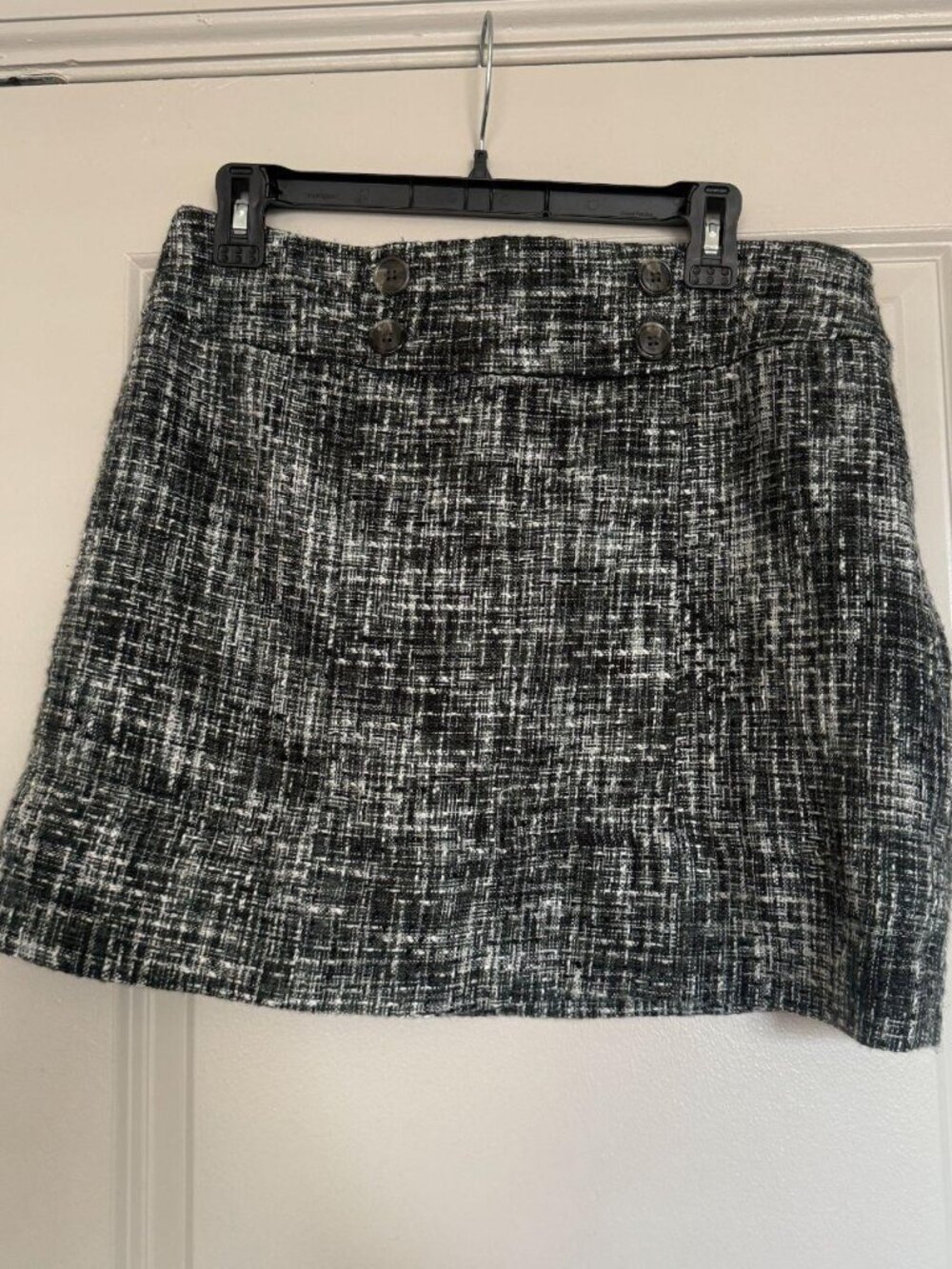 Ann Taylor Black & White Tweed Mini Skirt Size 10 Button Detail Professional